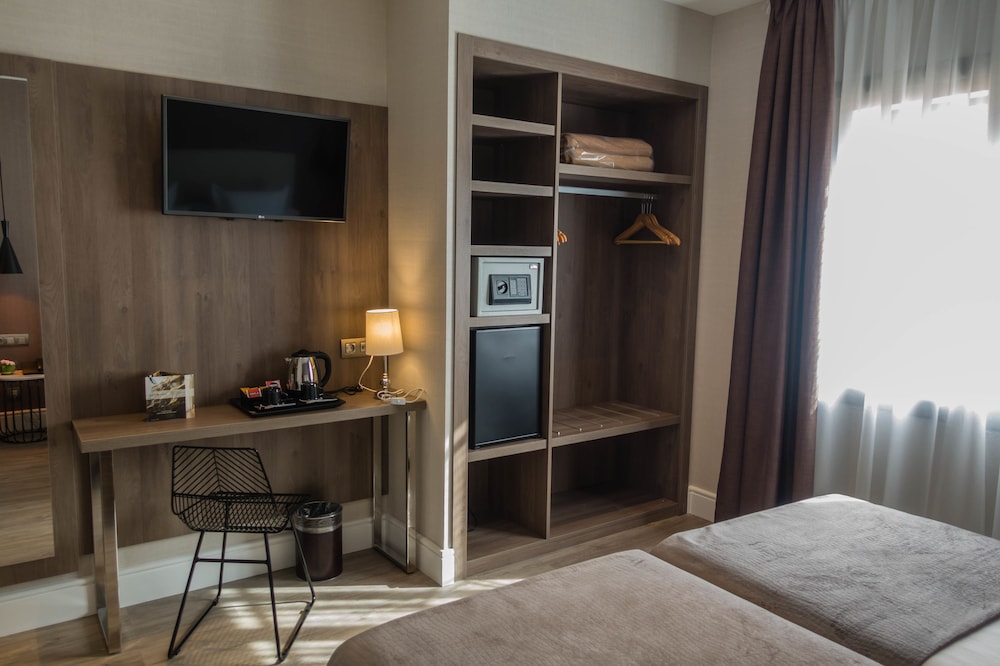 Hotel Oasis — Hotel rooms in Barcelona, Catalonia