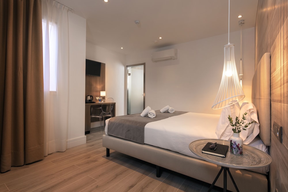 Hotel Oasis — Hotel rooms in Barcelona, Catalonia