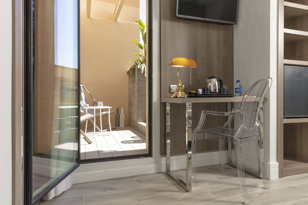 Hotel Oasis — Hotel rooms in Barcelona, Catalonia