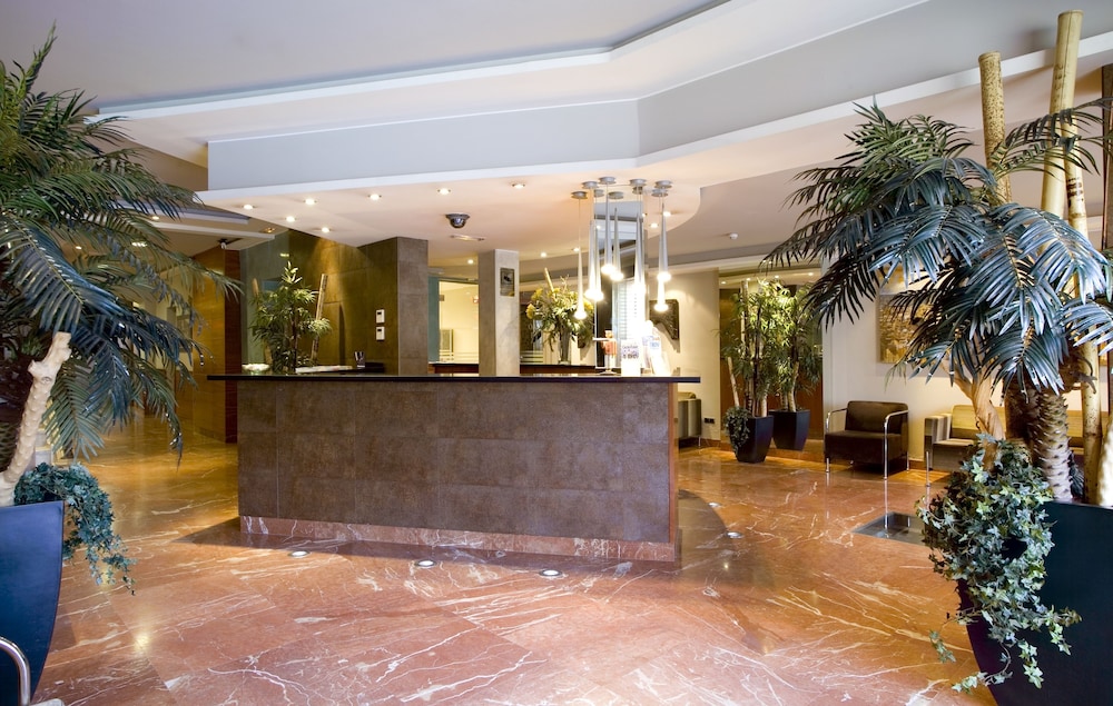 Hotel Oasis — Hotel building in Barcelona, Catalonia