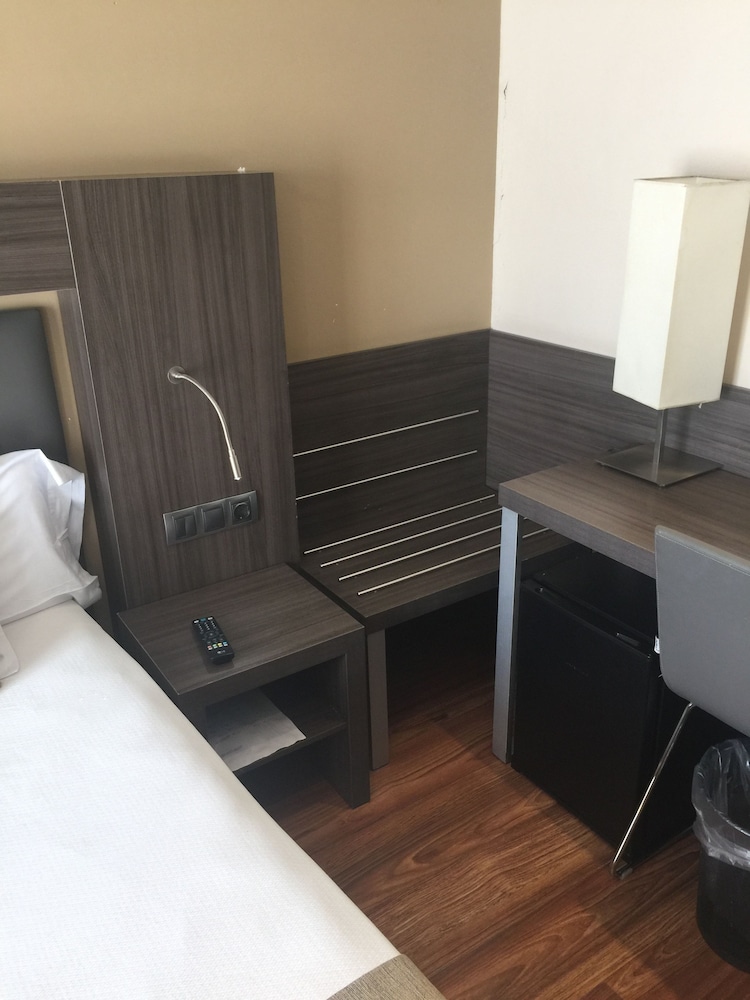 Hotel Oasis — Hotel rooms in Barcelona, Catalonia