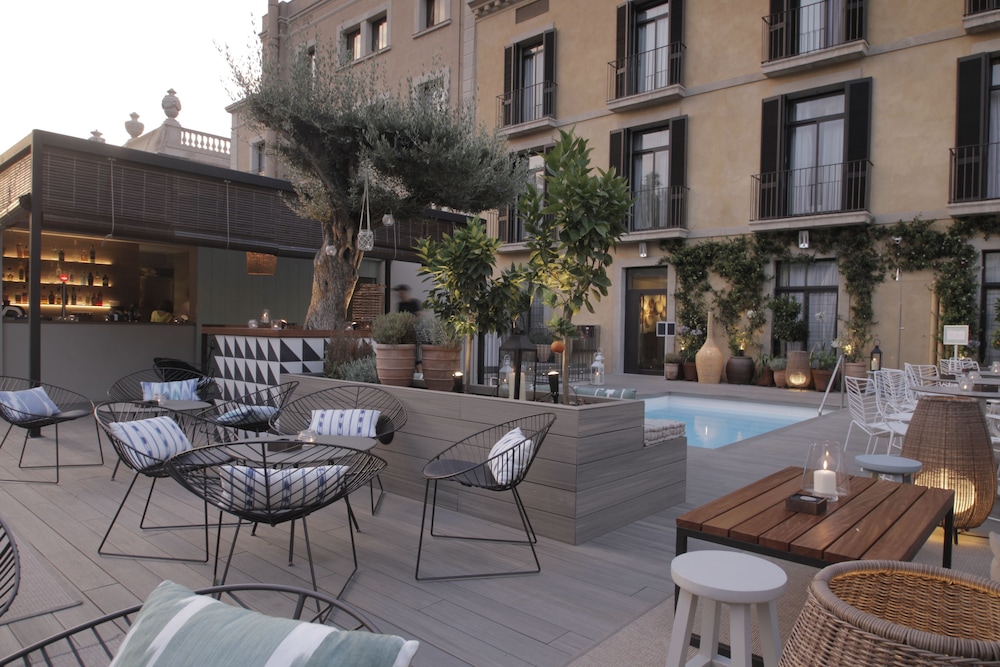 Hotel Oasis — Swimming pool in Barcelona, Catalonia