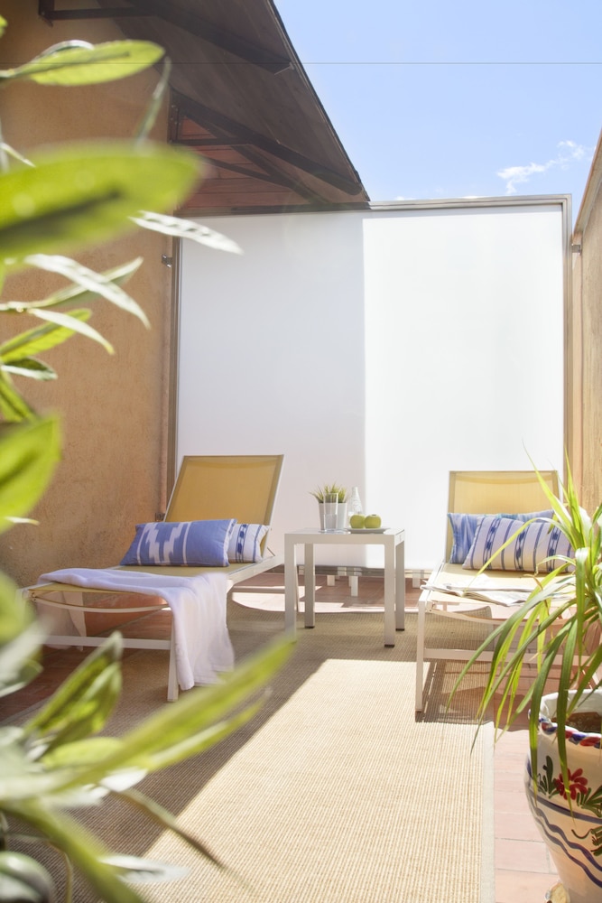 Hotel Oasis — Hotel rooms in Barcelona, Catalonia