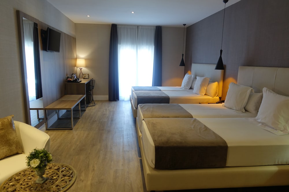 Hotel Oasis — Hotel rooms in Barcelona, Catalonia