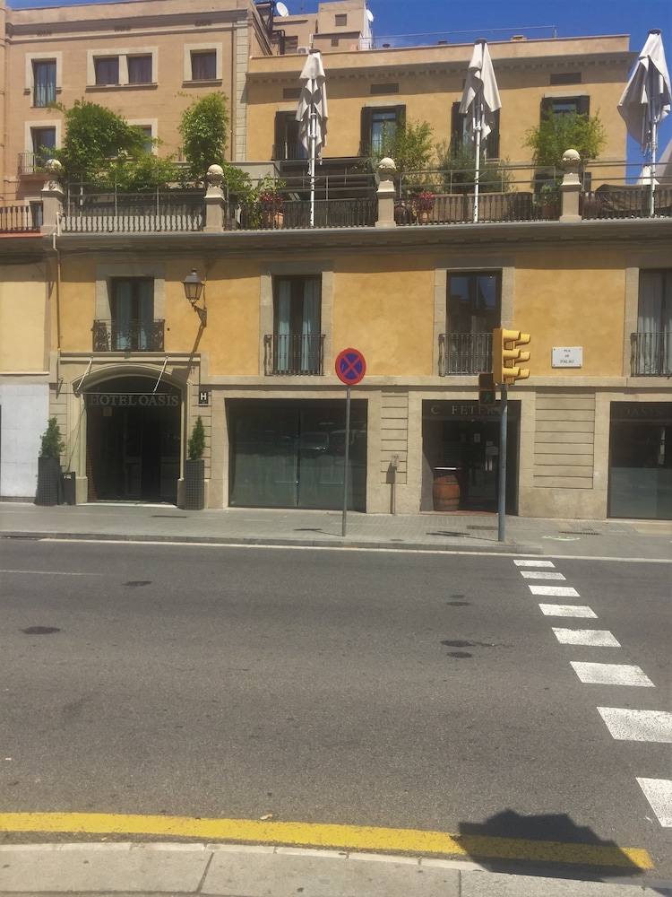 Hotel Oasis — Hotel building in Barcelona, Catalonia