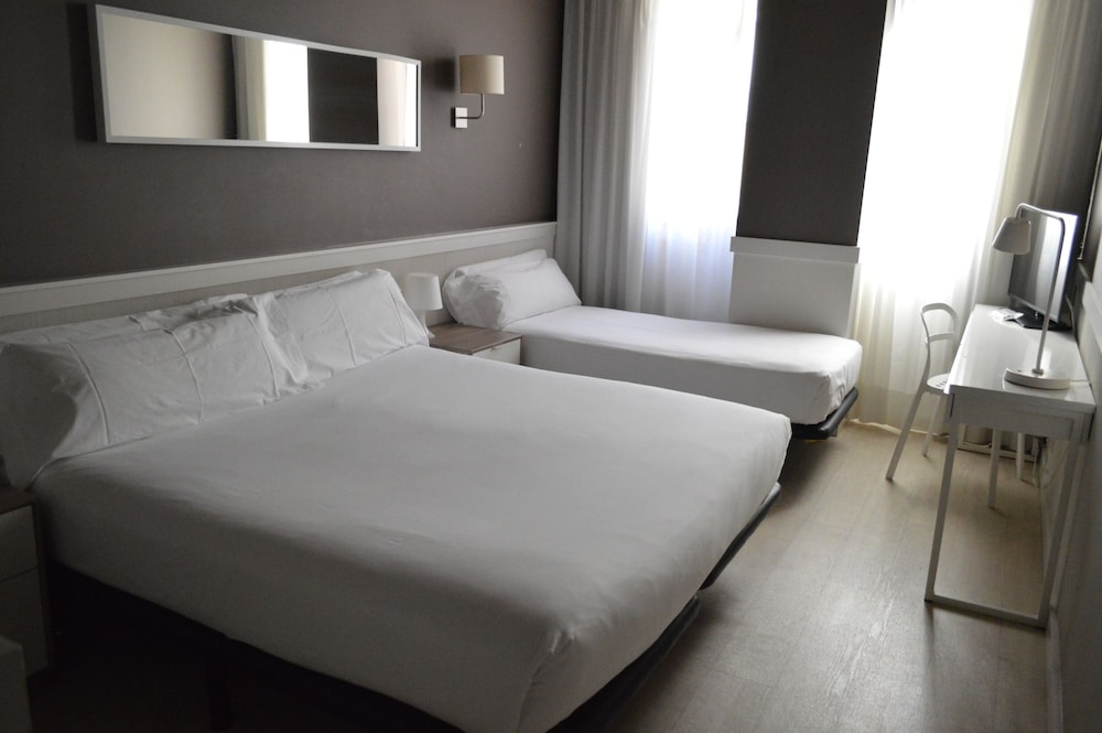 Parallel — Hotel rooms in Barcelona, Catalonia