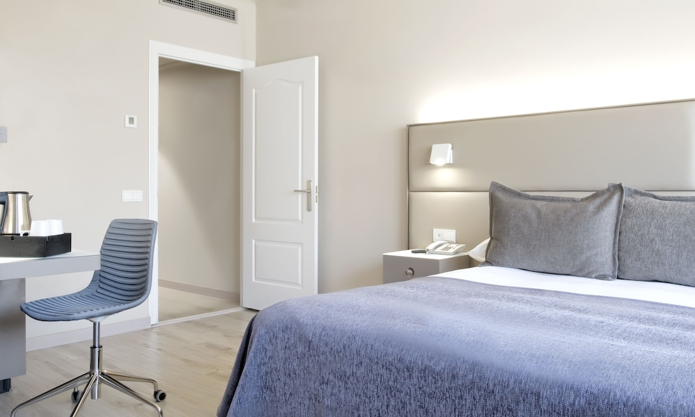 Sallés Hotel Pere IV — Hotel rooms in Barcelona, Catalonia