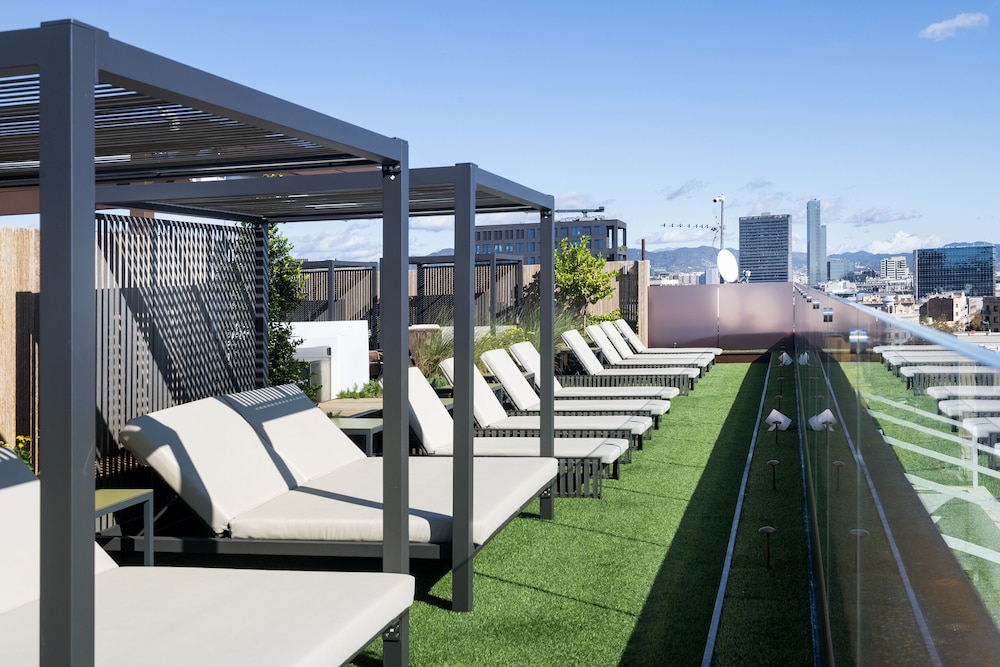 Sallés Hotel Pere IV — Hotel building in Barcelona, Catalonia
