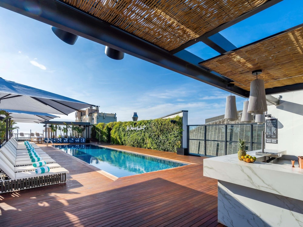 Sofitel Barcelona Skipper — Swimming pool in Barcelona, Catalonia