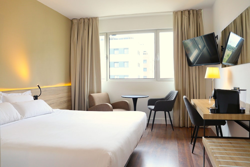 Eurohotel Diagonal Port — Hotel rooms in Barcelona, Catalonia
