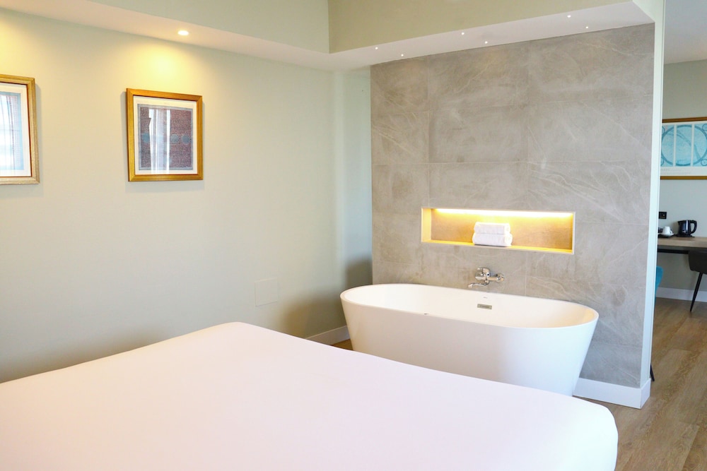 Eurohotel Diagonal Port — Hotel rooms in Barcelona, Catalonia