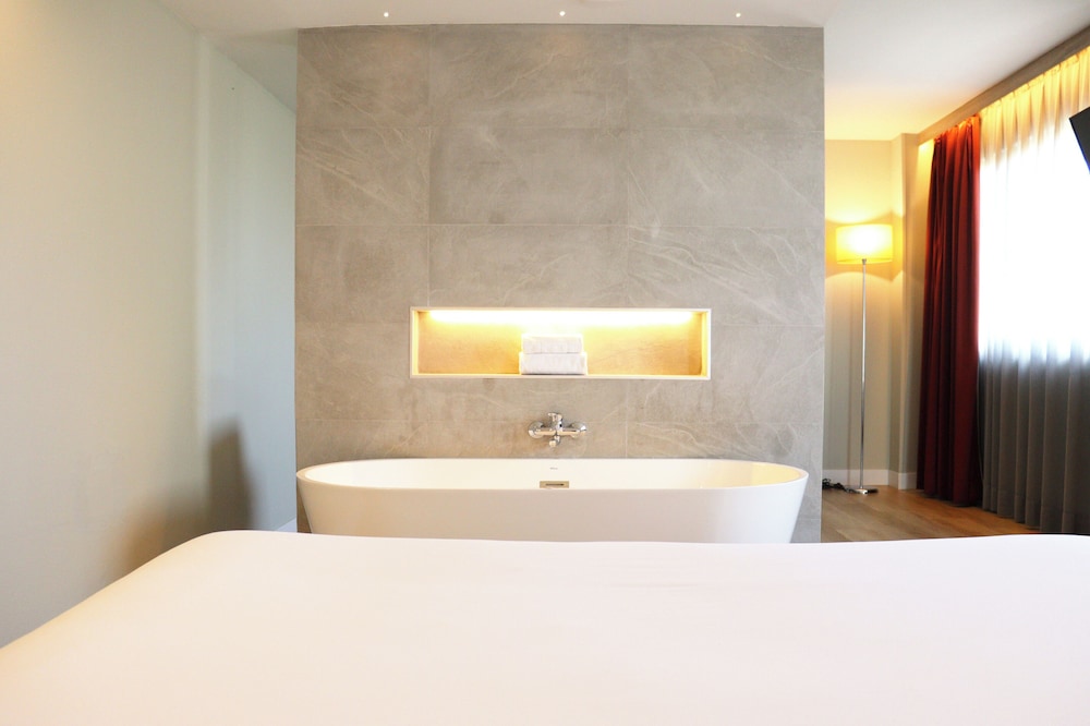 Eurohotel Diagonal Port — Hotel rooms in Barcelona, Catalonia
