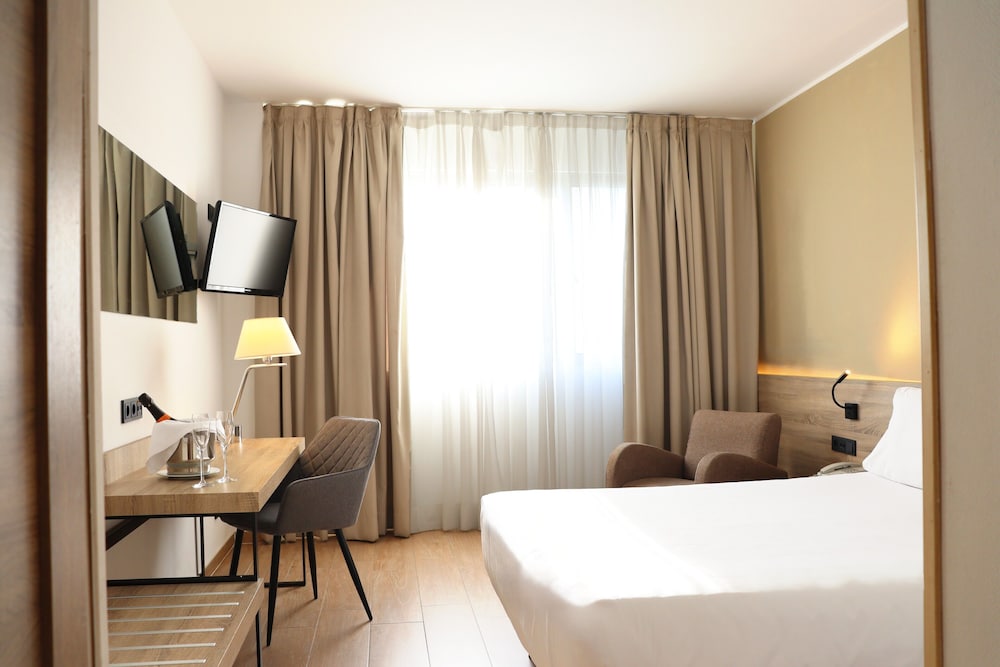 Eurohotel Diagonal Port — Hotel rooms in Barcelona, Catalonia