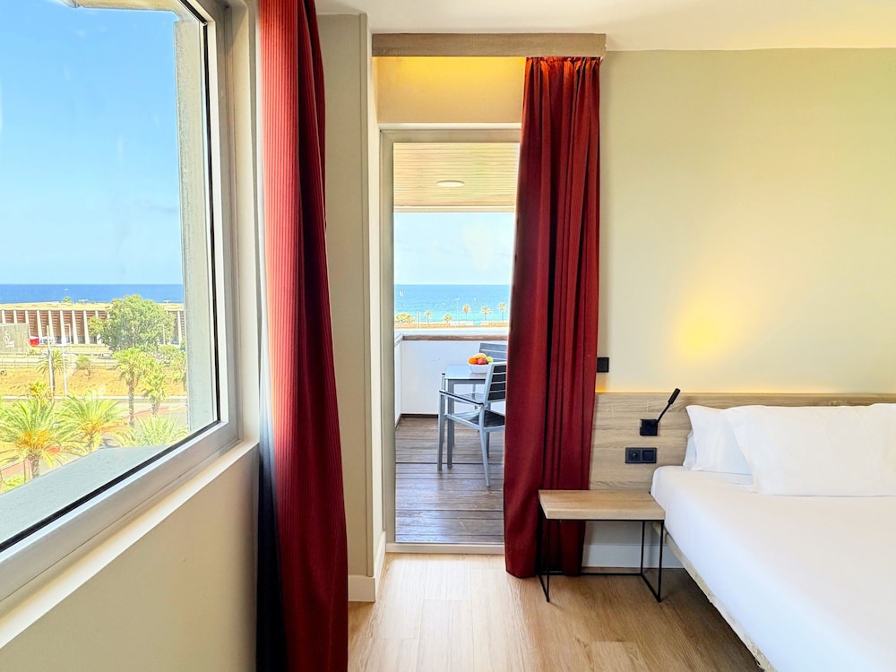 Eurohotel Diagonal Port — Hotel rooms in Barcelona, Catalonia
