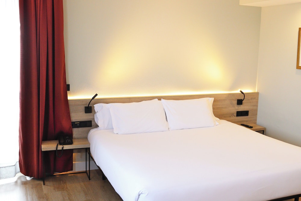 Eurohotel Diagonal Port — Hotel rooms in Barcelona, Catalonia