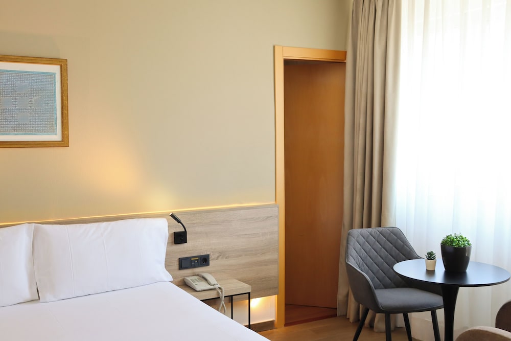 Eurohotel Diagonal Port — Hotel rooms in Barcelona, Catalonia