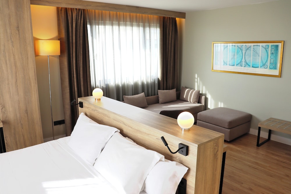 Eurohotel Diagonal Port — Hotel rooms in Barcelona, Catalonia