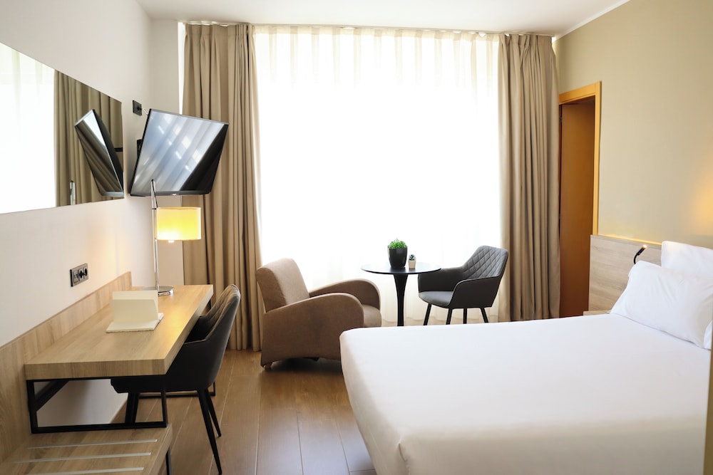 Eurohotel Diagonal Port — Hotel rooms in Barcelona, Catalonia