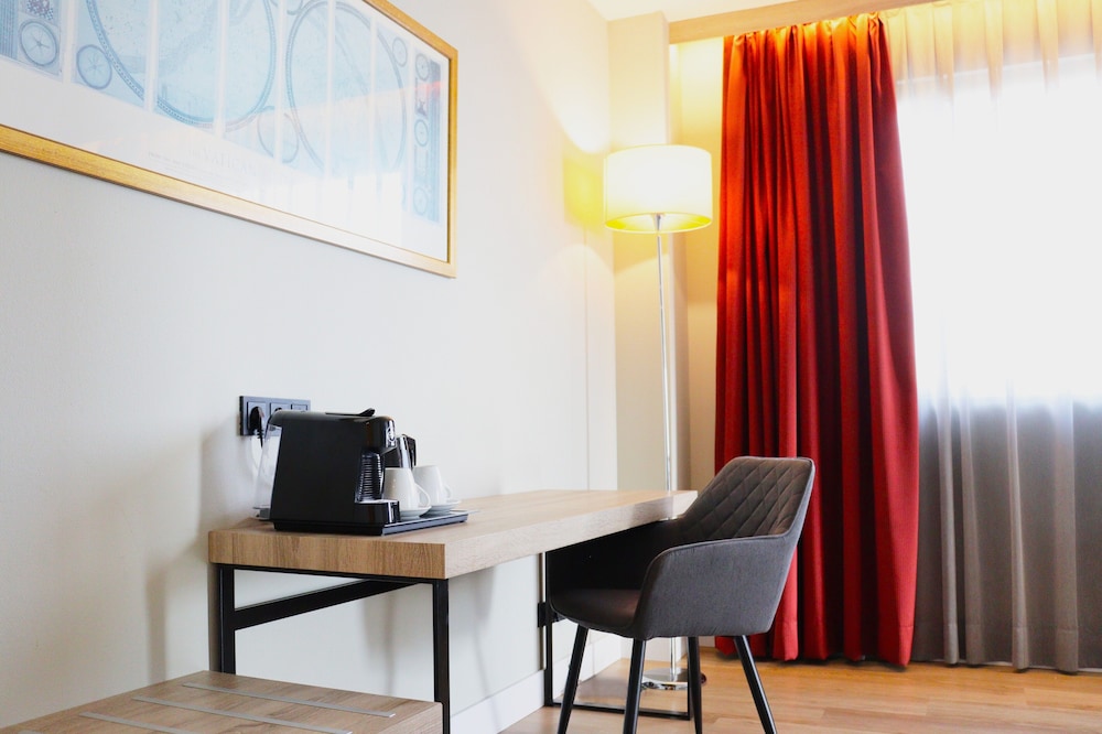 Eurohotel Diagonal Port — Hotel rooms in Barcelona, Catalonia