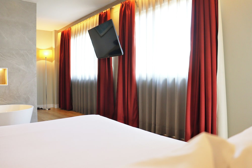 Eurohotel Diagonal Port — Hotel rooms in Barcelona, Catalonia