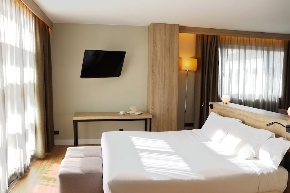 Eurohotel Diagonal Port — Hotel rooms in Barcelona, Catalonia