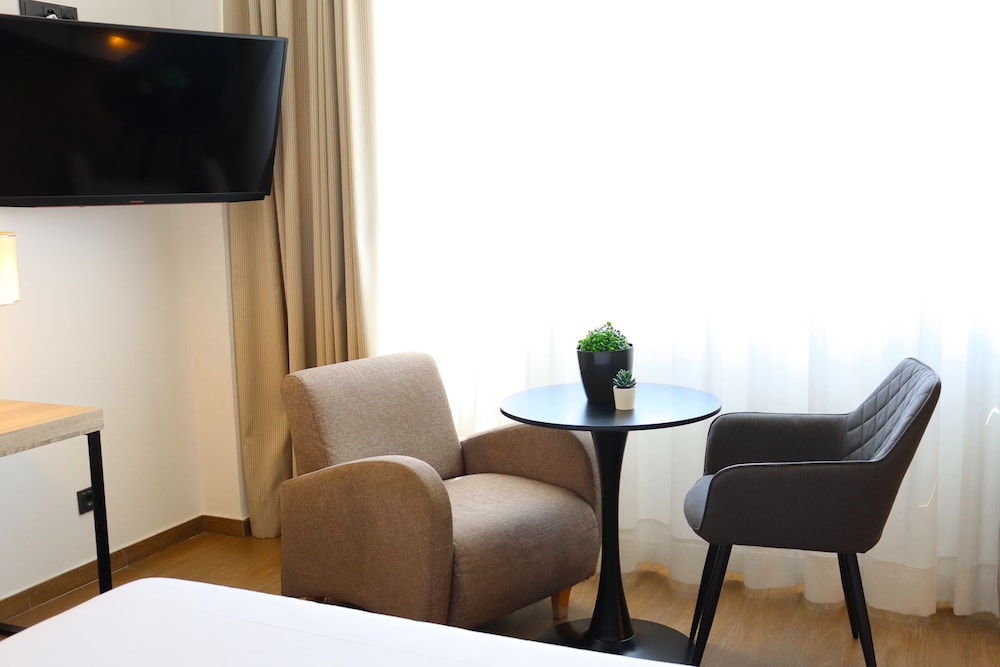 Eurohotel Diagonal Port — Hotel rooms in Barcelona, Catalonia