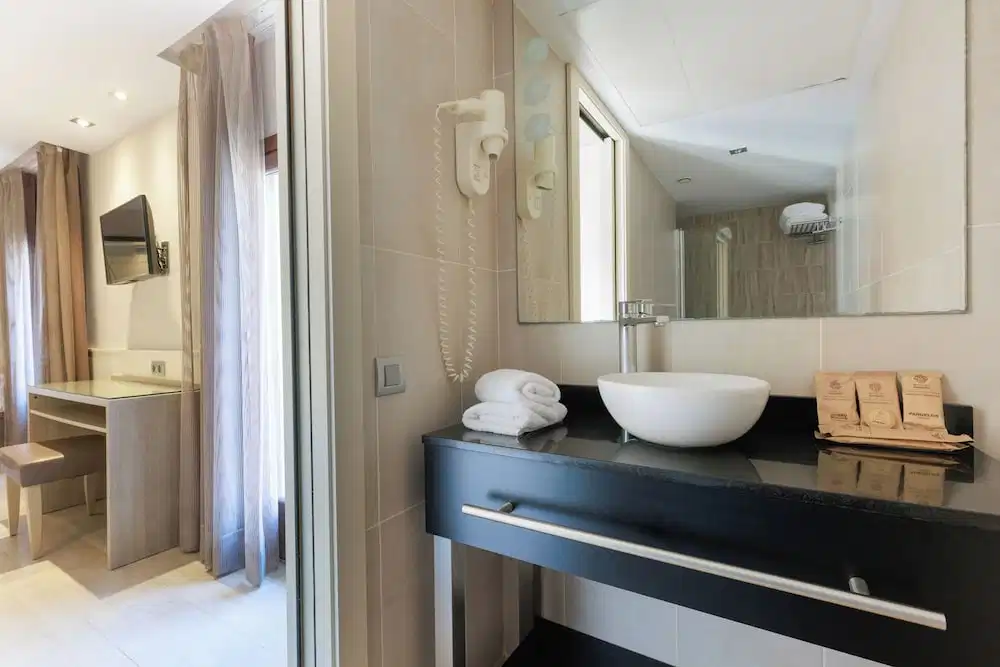 Hotel Santa Marta — Hotel rooms in Barcelona, Catalonia