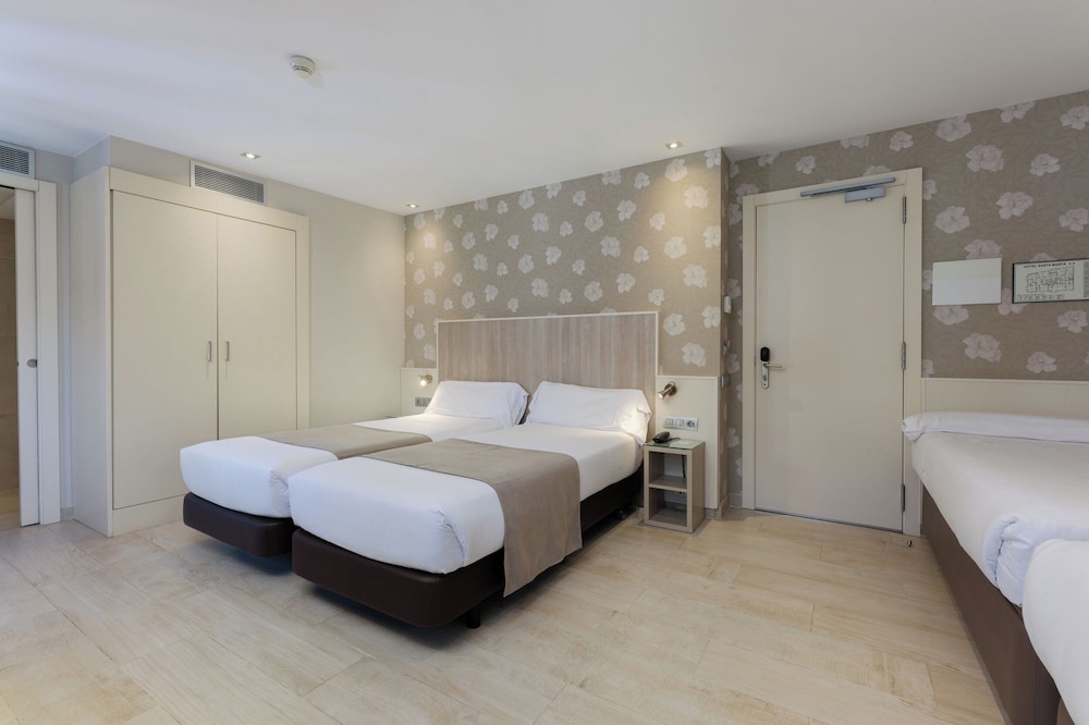 Hotel Santa Marta — Hotel rooms in Barcelona, Catalonia