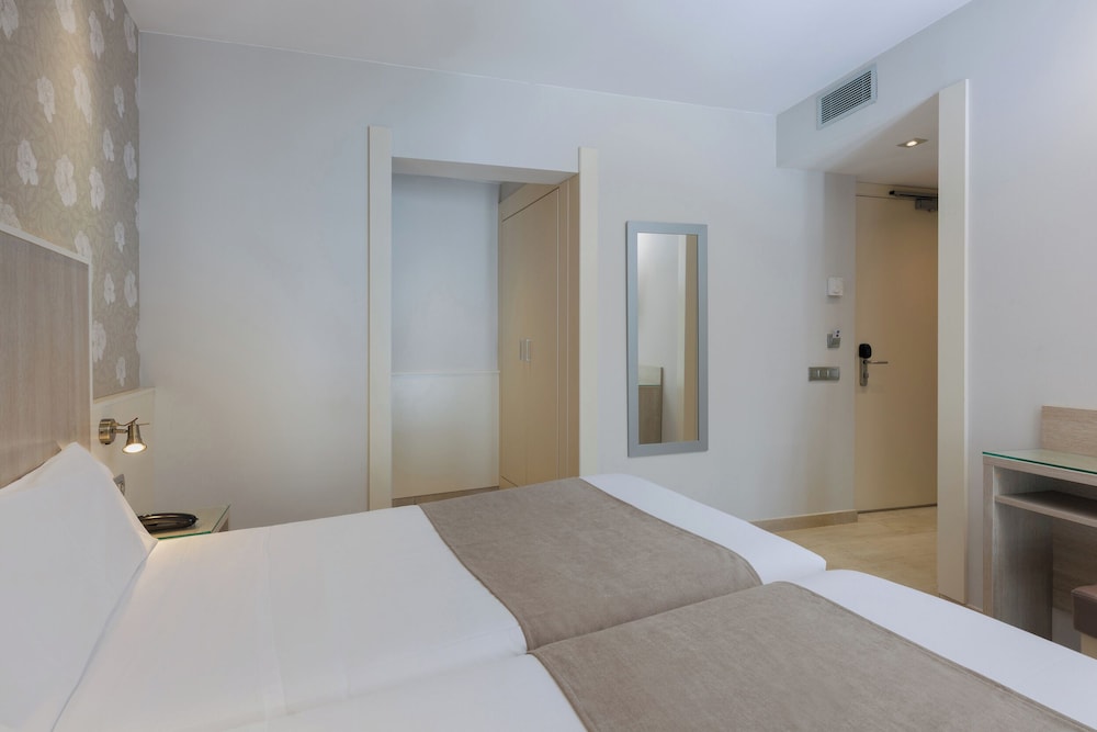 Hotel Santa Marta — Hotel rooms in Barcelona, Catalonia