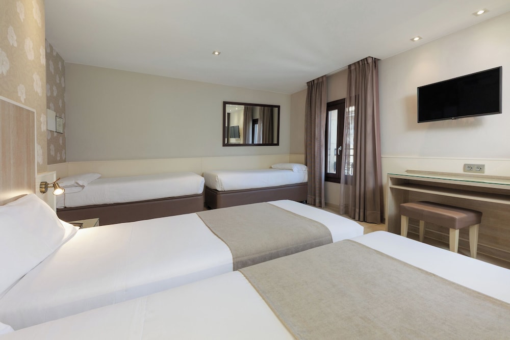 Hotel Santa Marta — Hotel rooms in Barcelona, Catalonia