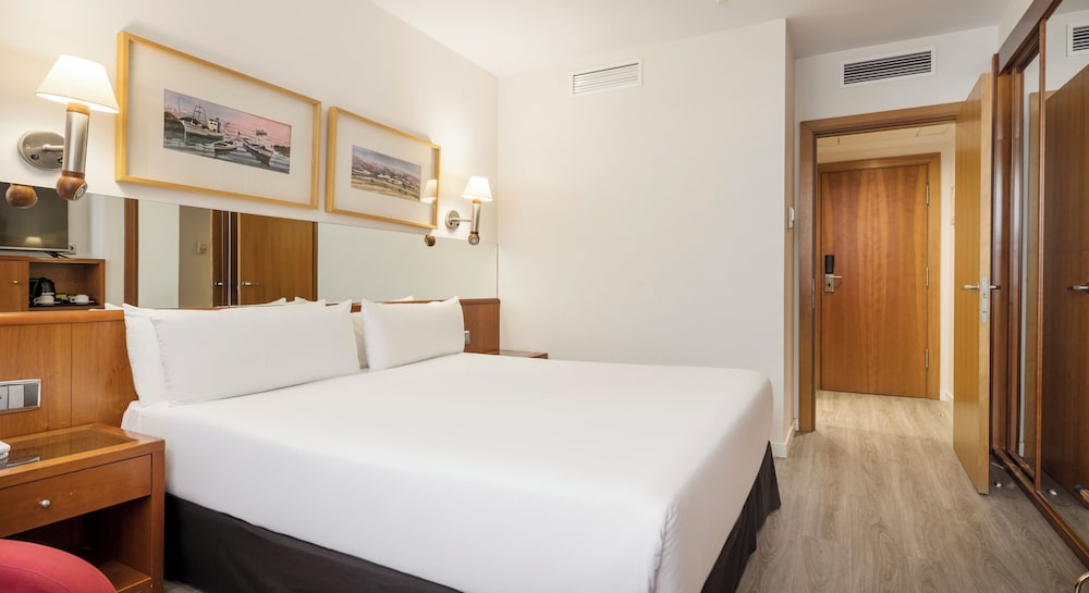 Hotel ILUNION Les Corts Spa — Hotel rooms in Barcelona, Catalonia