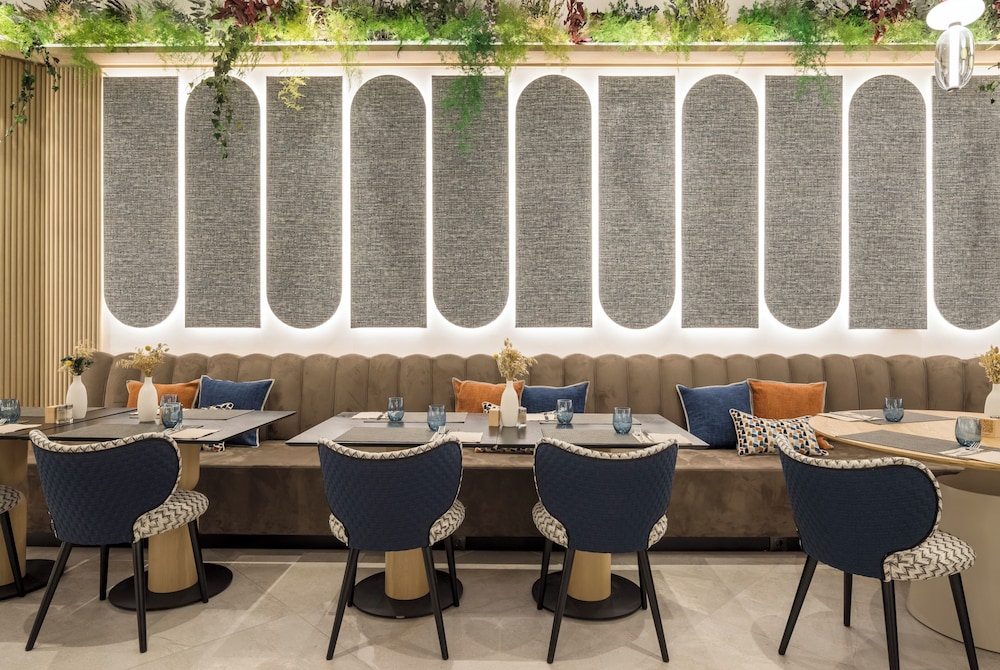 Hotel ILUNION Les Corts Spa — Restaurant & bars in Barcelona, Catalonia