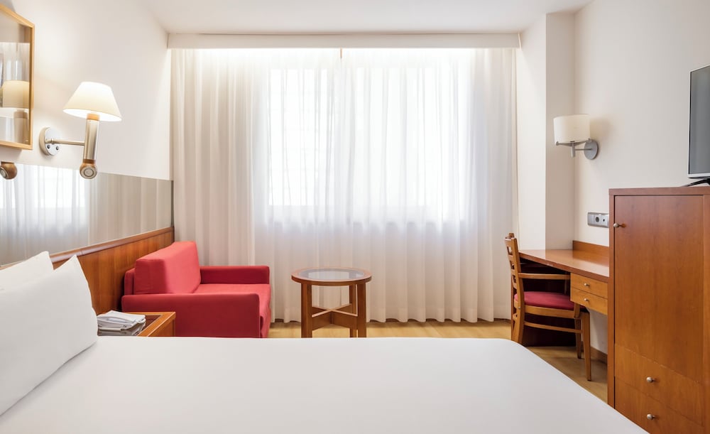 Hotel ILUNION Les Corts Spa — Hotel rooms in Barcelona, Catalonia