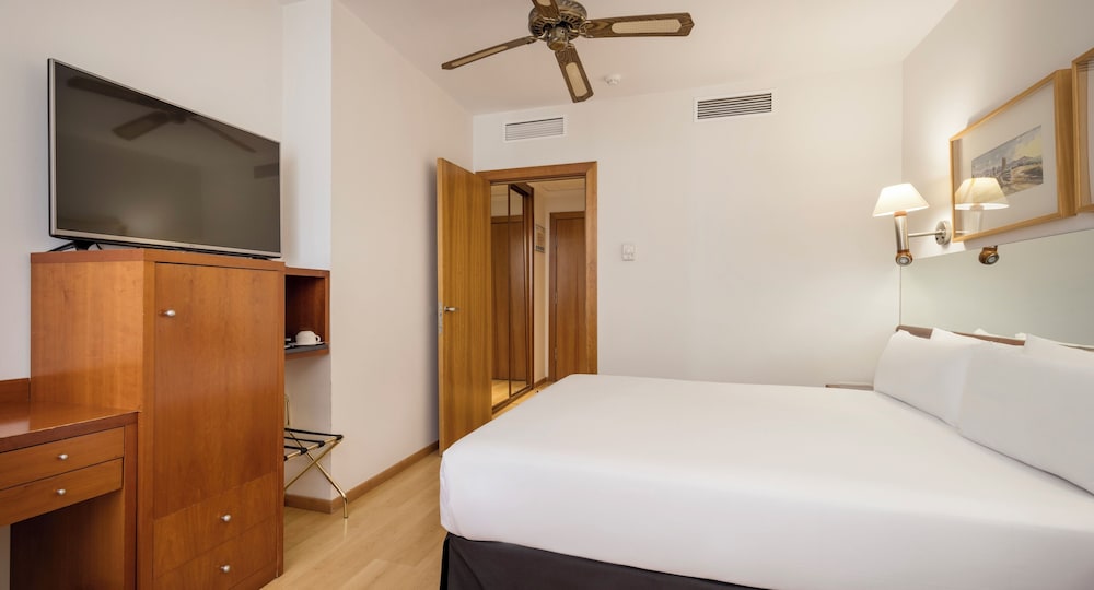 Hotel ILUNION Les Corts Spa — Hotel rooms in Barcelona, Catalonia