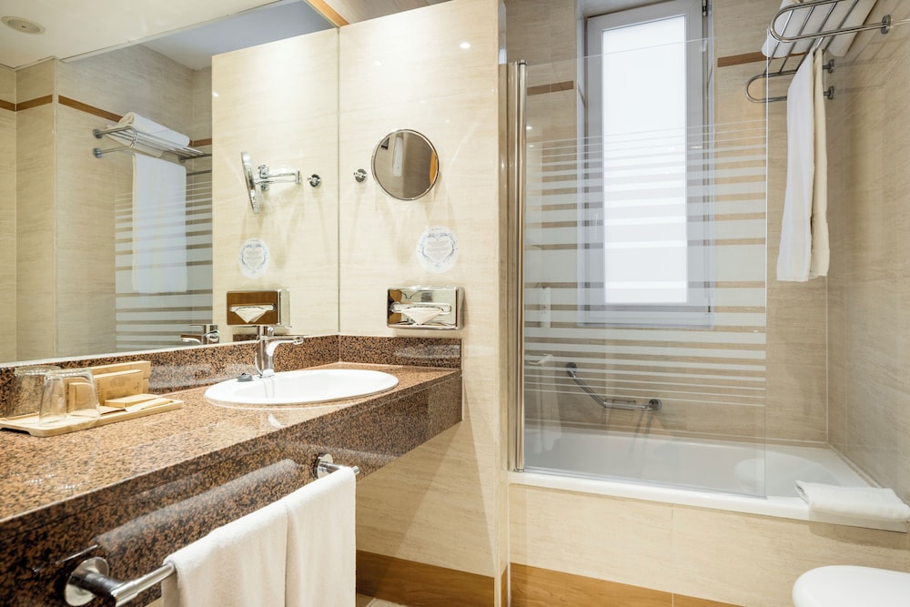 Hotel ILUNION Les Corts Spa — Hotel rooms in Barcelona, Catalonia