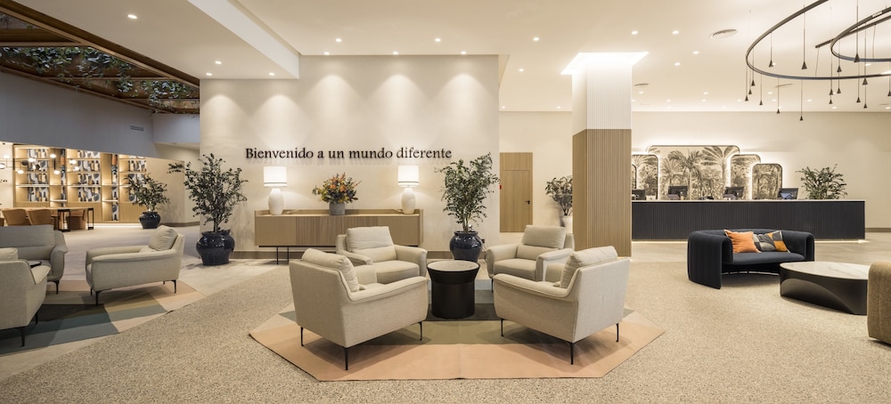 Hotel ILUNION Les Corts Spa — Hotel building in Barcelona, Catalonia