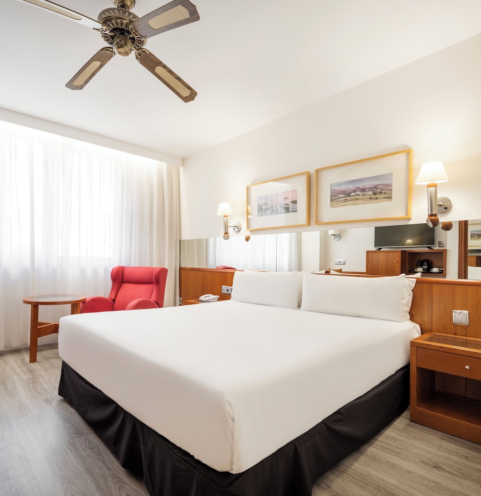 Hotel ILUNION Les Corts Spa — Hotel rooms in Barcelona, Catalonia