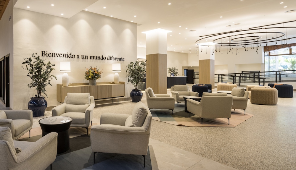 Hotel ILUNION Les Corts Spa — Hotel building in Barcelona, Catalonia