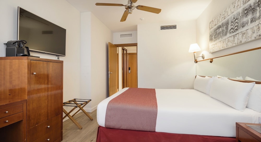 Hotel ILUNION Les Corts Spa — Hotel rooms in Barcelona, Catalonia
