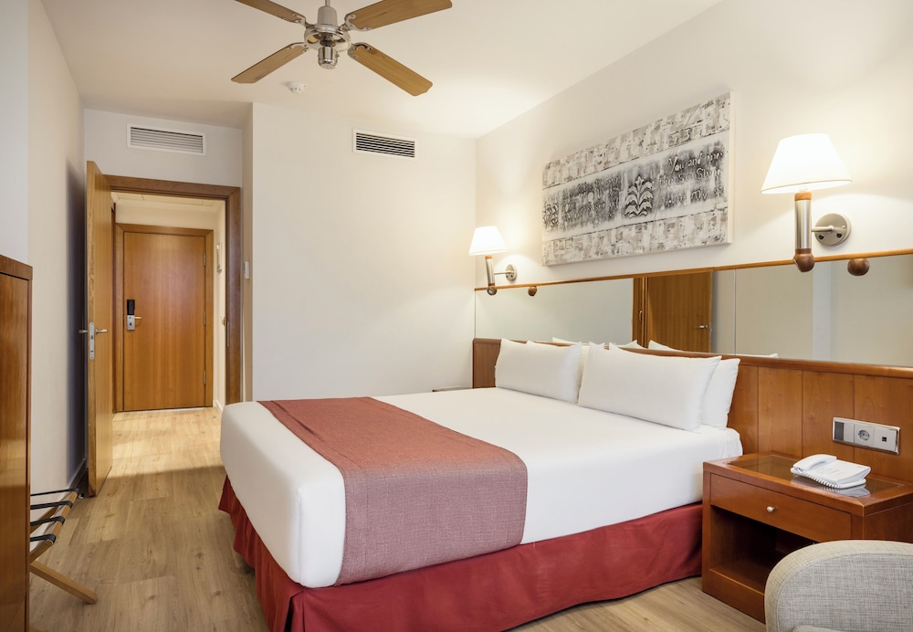 Hotel ILUNION Les Corts Spa — Hotel rooms in Barcelona, Catalonia