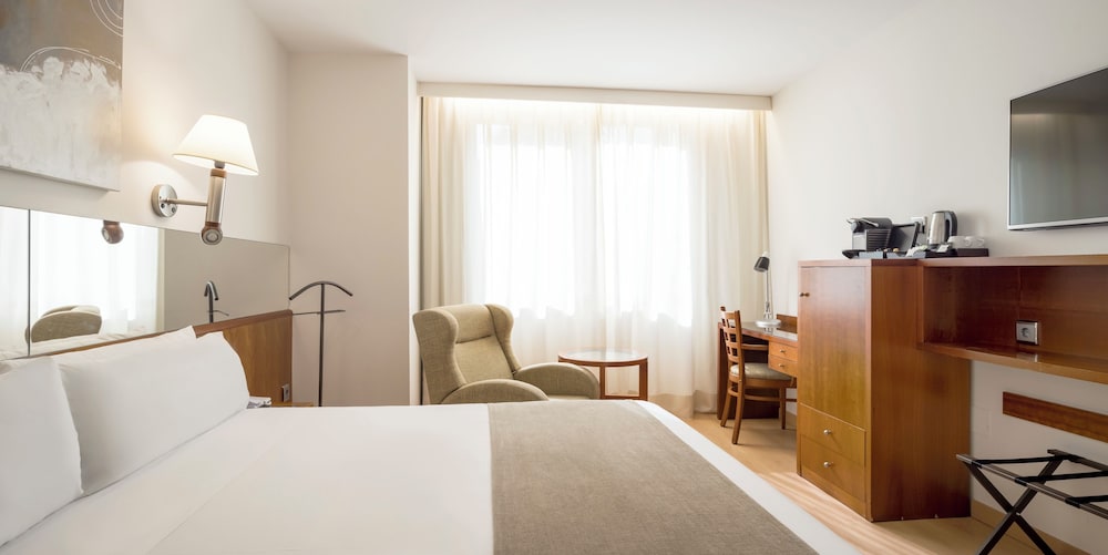 Hotel ILUNION Les Corts Spa — Hotel rooms in Barcelona, Catalonia