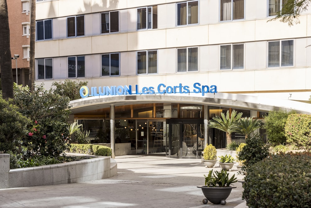 Hotel ILUNION Les Corts Spa — Hotel building in Barcelona, Catalonia