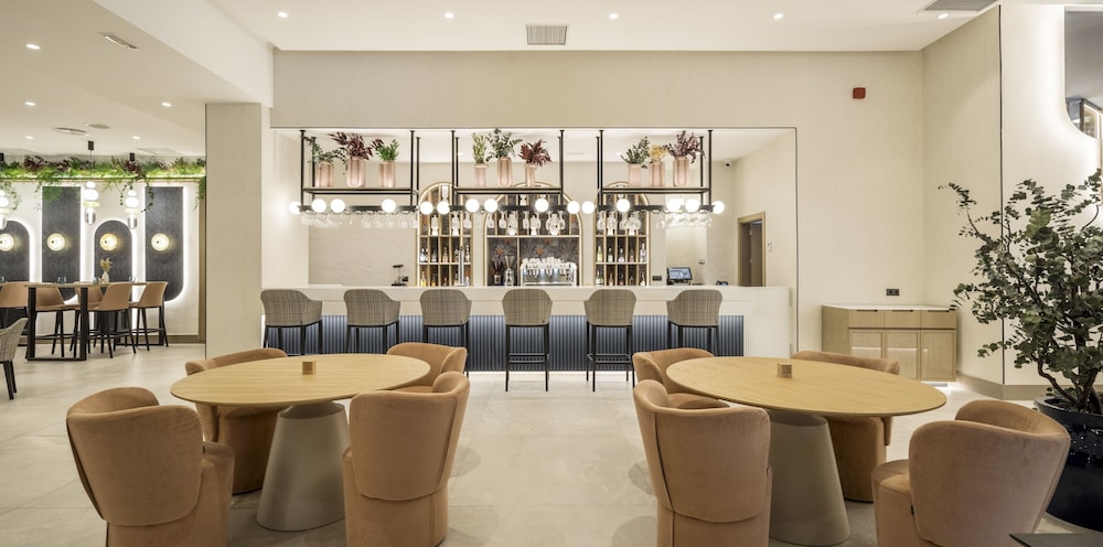 Hotel ILUNION Les Corts Spa — Restaurant & bars in Barcelona, Catalonia