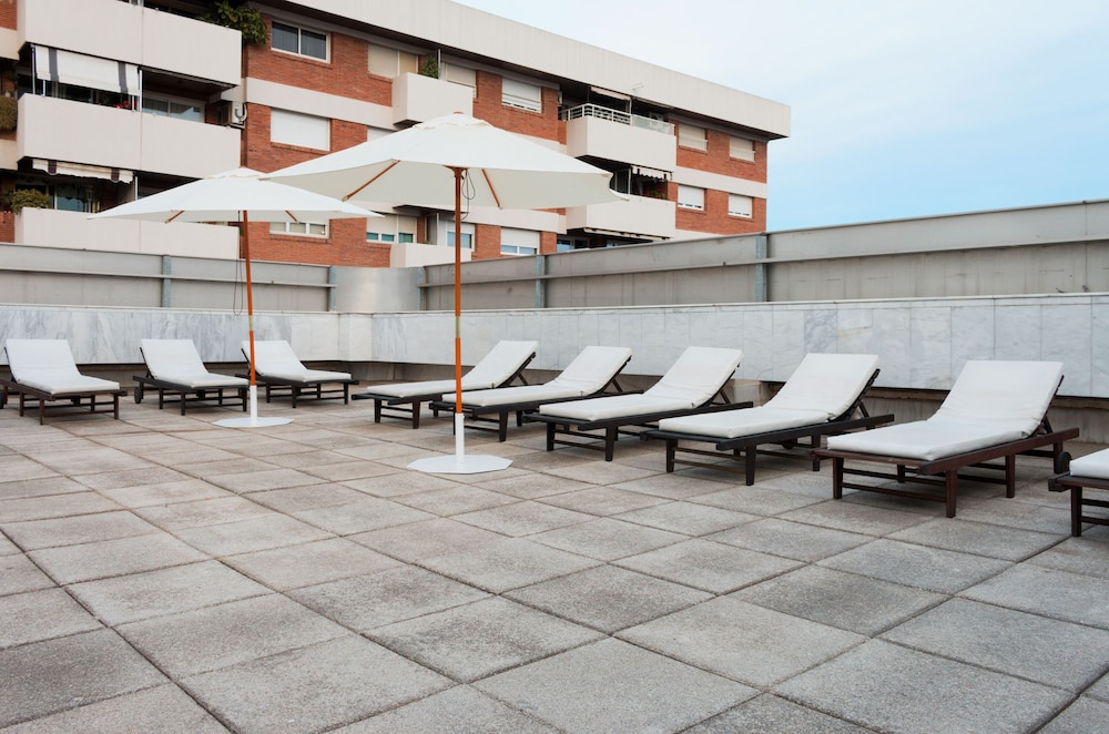 Hotel ILUNION Les Corts Spa — Hotel building in Barcelona, Catalonia