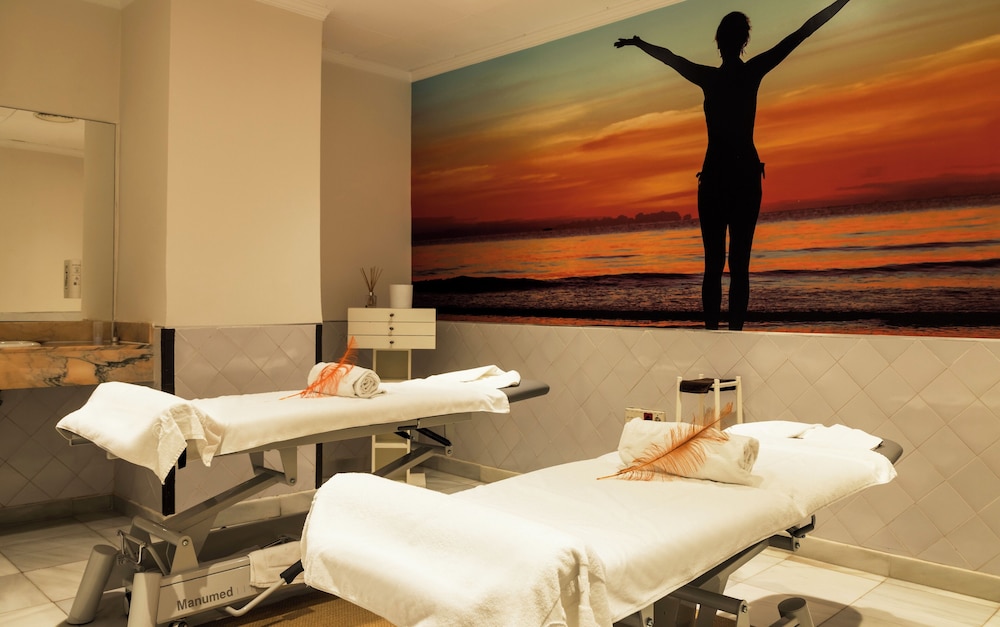 Hotel ILUNION Les Corts Spa — Spa in Barcelona, Catalonia