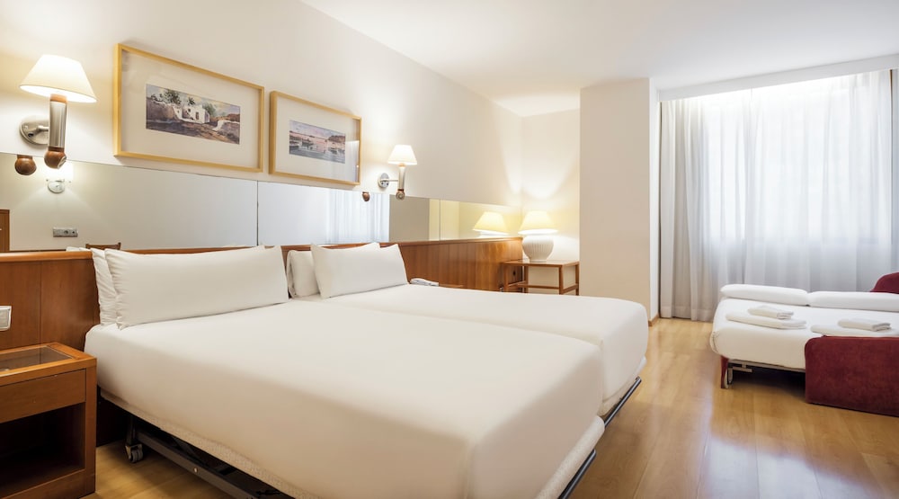 Hotel ILUNION Les Corts Spa — Hotel rooms in Barcelona, Catalonia