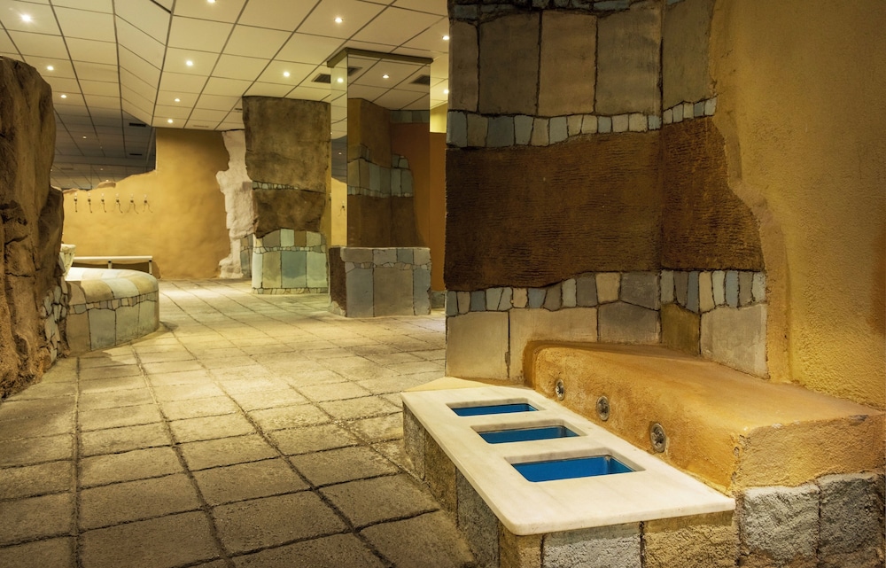 Hotel ILUNION Les Corts Spa — Spa in Barcelona, Catalonia