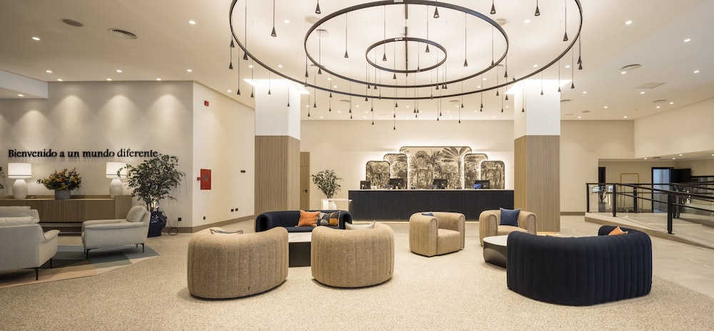 Hotel ILUNION Les Corts Spa — Hotel building in Barcelona, Catalonia