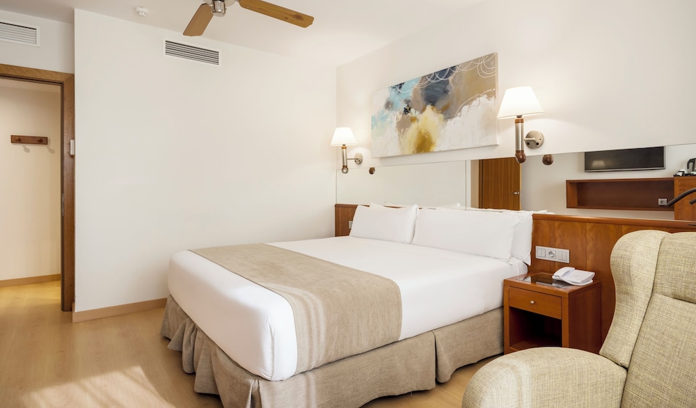 Hotel ILUNION Les Corts Spa — Hotel rooms in Barcelona, Catalonia