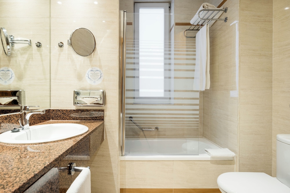 Hotel ILUNION Les Corts Spa — Hotel rooms in Barcelona, Catalonia